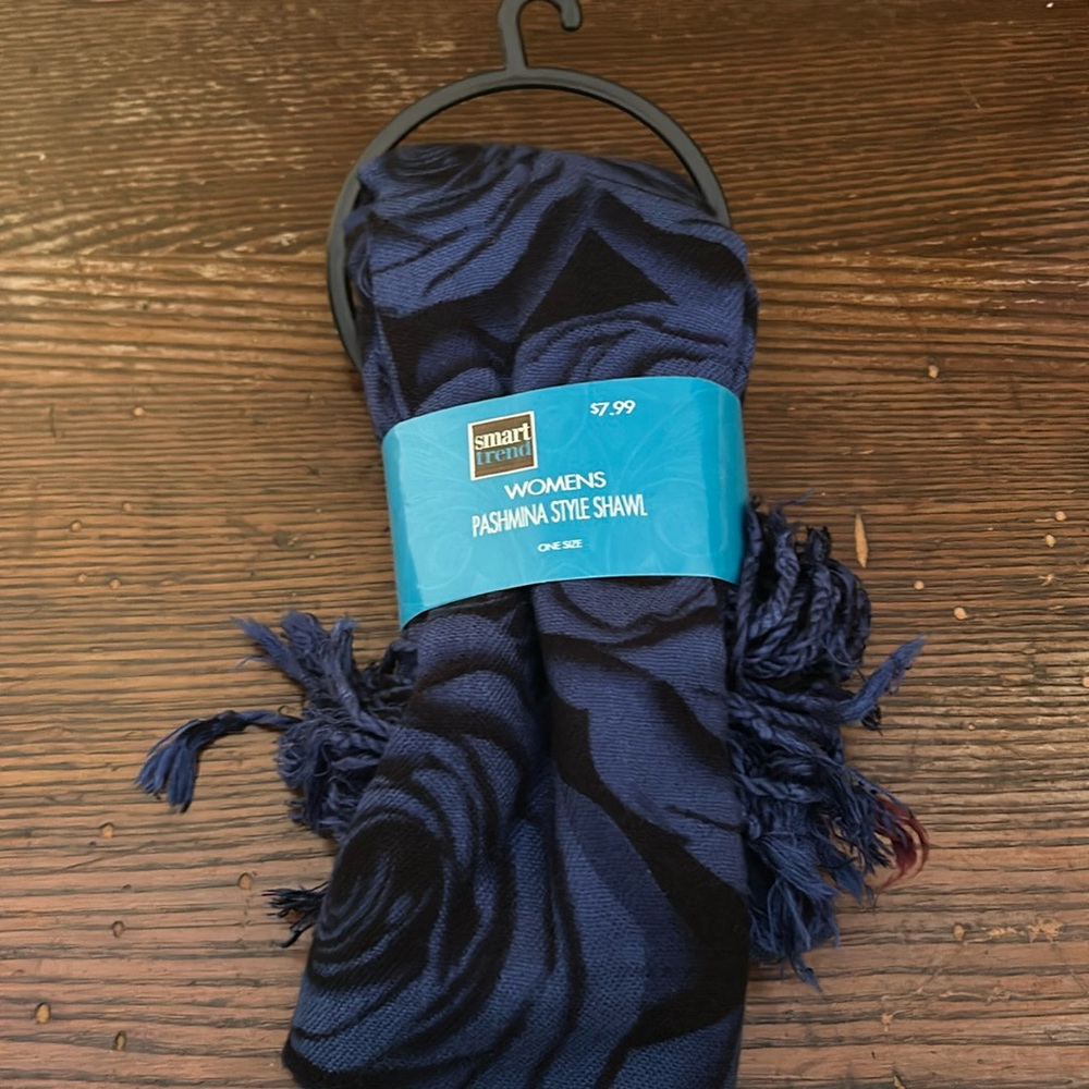 Brand new Smart trend women’s pashmina style shawl